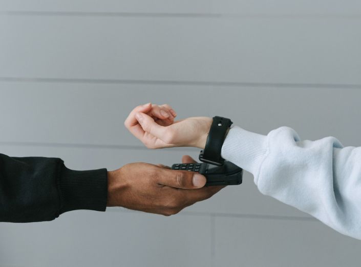 Kreditvergabe mit künstlicher Intelligenz. Geht das überhaupt? Apple Pay mit Watch