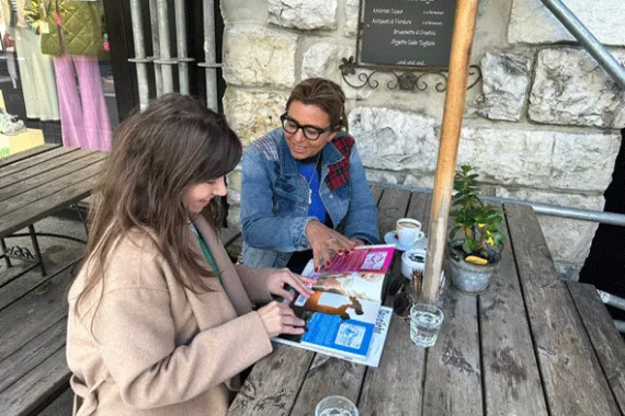 Rasha Oudeh mit Olga Miler im Gespräch